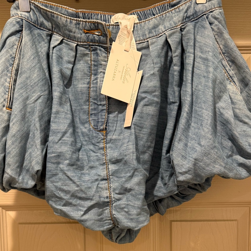 Victoria's Secret Denim Skirt with pockets zipper in the front with a button . - Picture 2 of 11